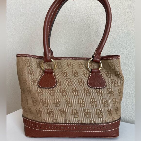 DOONEY & BOURKE Tan Signature Monogram Tote Shoulder Bag - Picture 5 of 12